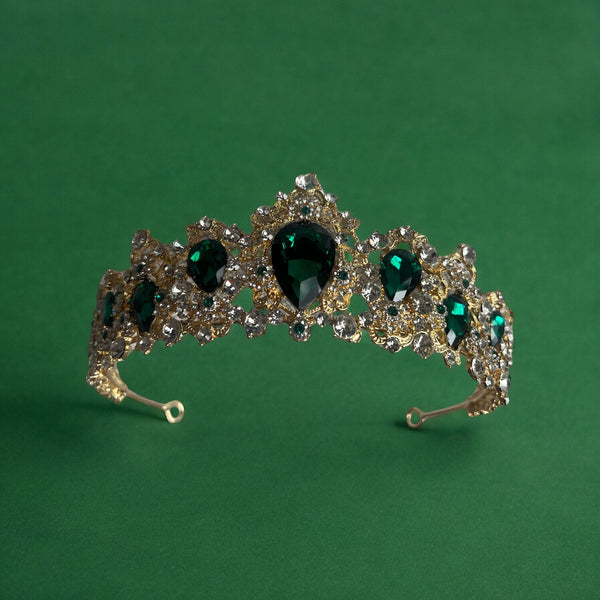 Kóróna, grænir steinar