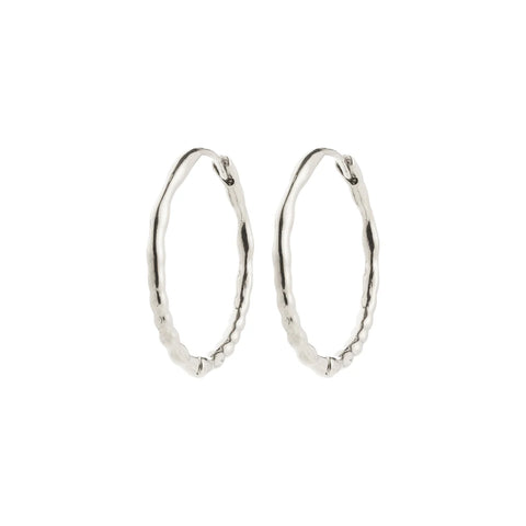 Between eyrnalokkar - silfraðir