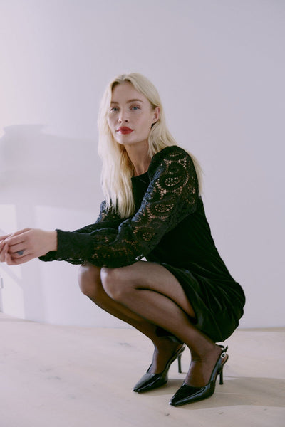 Sovelvet kjóll