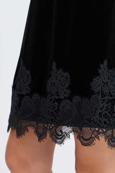 Perlina Lace kjóll